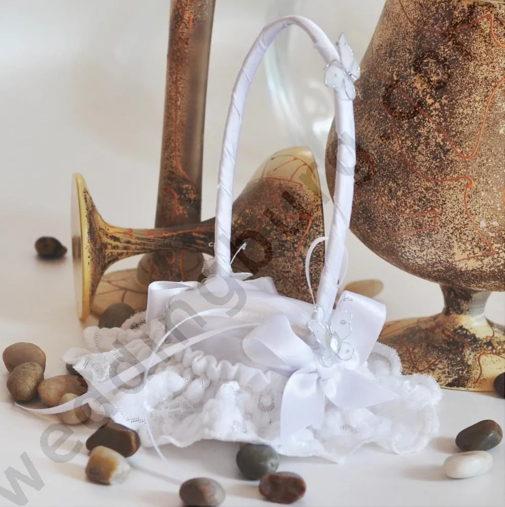 Кошничка за халки, декорирана с пеперуда