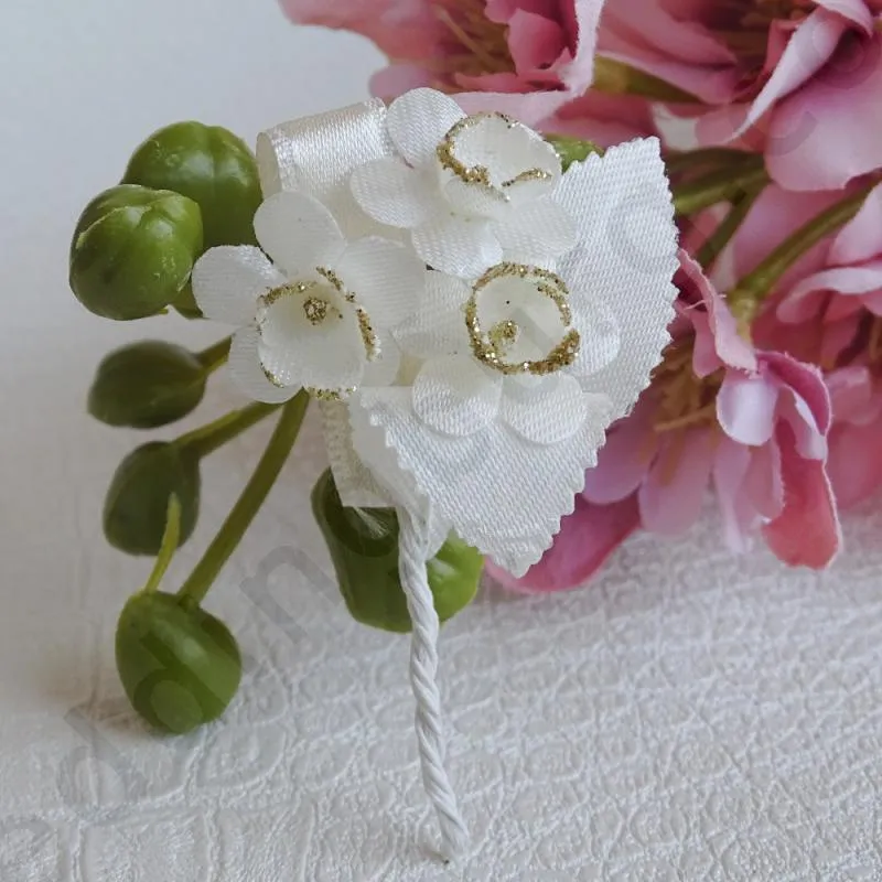 Евтино Цвете за гостите на сватбено тържество със златен брокат, модел 33